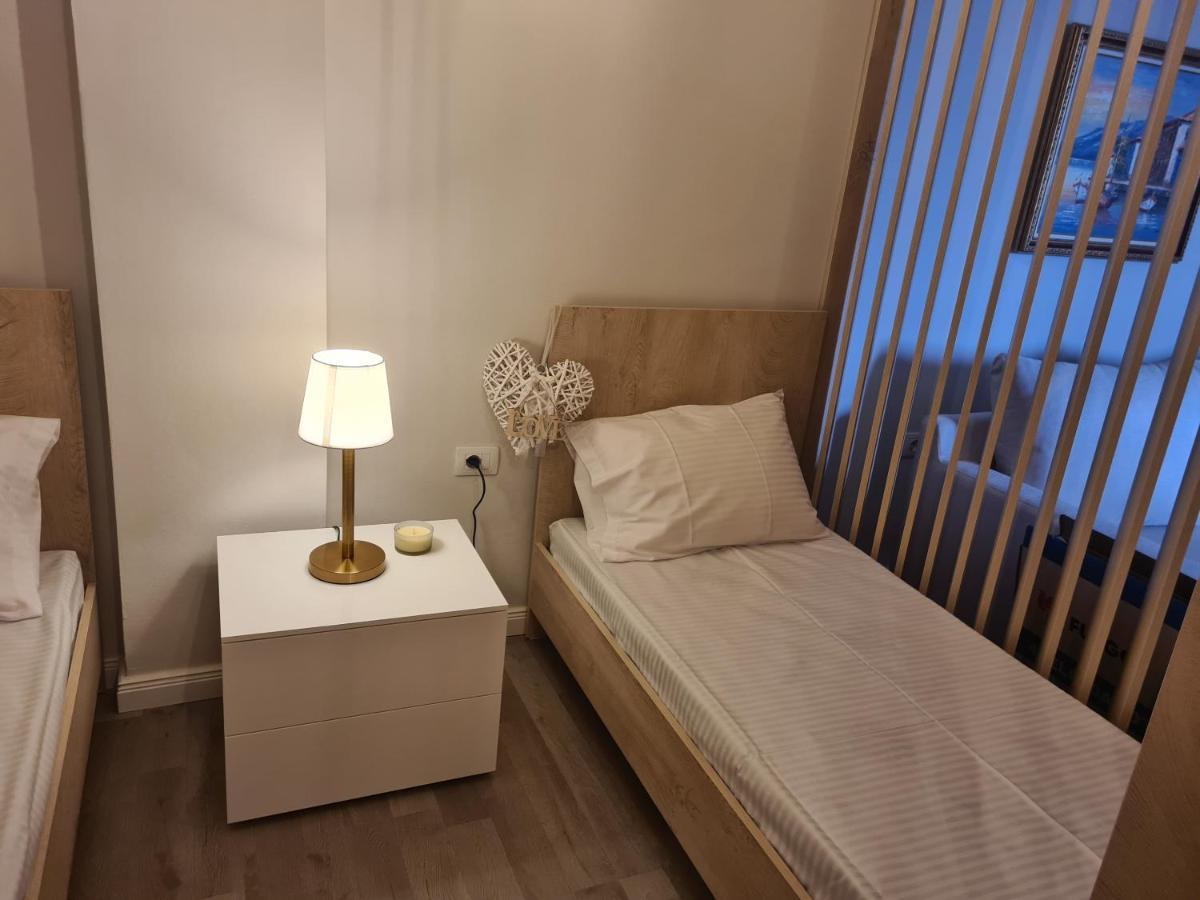 Old Beach Apartment Vlora Kültér fotó
